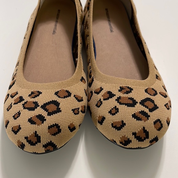 Amazon Essentials Leopard Ballet Flats Size 8.5 - Picture 2 of 9
